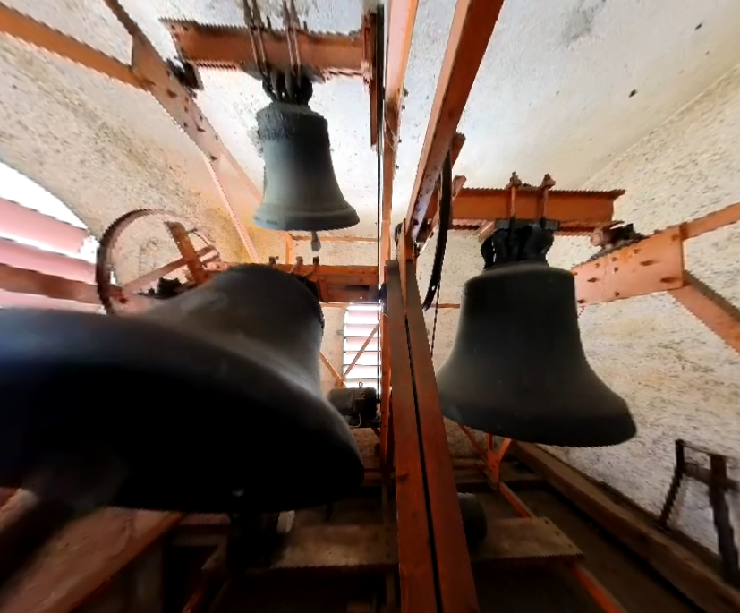 Der Glockenturm der Christuskirche Trostberg als spannendes 360 Grad Video.